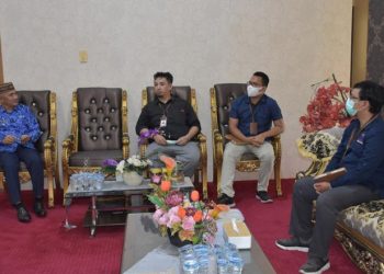 Ombudsman RI perwakilan provinsi Gorontalo saat bertemu Bupati Pohuwato Saipul A. Mbuinga di ruang kerja Bupati Pohuwato, Selasa (6/4/2021).