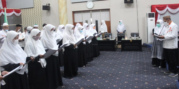 Ketua Dewan Pengurus Wilayah (DPW) Partai Keadilan Sejahtera Provinsi Gorontalo Adnan Entengo saat melaksanakan pelantikan Anggota Dewasa DPW PKS Provinsi Gorontalo sebanyak 22 orang. (Putra Gopos).