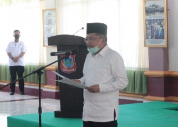 Ketua Dewan Masjid Indonesia (DMI) Pusat Jusuf Kalla saat melakukan pekantikan kepada pengurus DMI Provinsi Gorontalo (Putra Gopos)