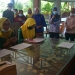 Bupati Gorontalo Nelson Pomalingo saat menerima kunjungan dari Dinas Pengendalian Penduduk Dan Keluarga Berencana (DPPKB) Kabupaten Gorontalo di kediamannya (Humas Kominfo Kabupaten Gorontalo)