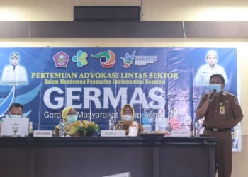 Plt Kepala Dinas Kesehatan Pohuwato, Irfan Saleh memberi sambutan pada Advokasi lintas sektor dalam mendorong penguatan implementasi regulasi Gerakan Masyarakat Hidup Sehat (Germas)