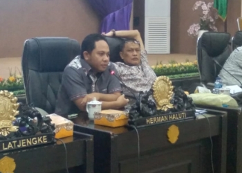 Anggota DPRD Kota Gorontalo, Herman Halukati saat menghadiri Banggar DPRD Kota Gorontalo dalam rangka pembahasan terkait evaluasi APBD dan Refocusing APBD Tahun anggaran 2021, Selasa (6/4/2021). (foto/ramlan/gopos)
