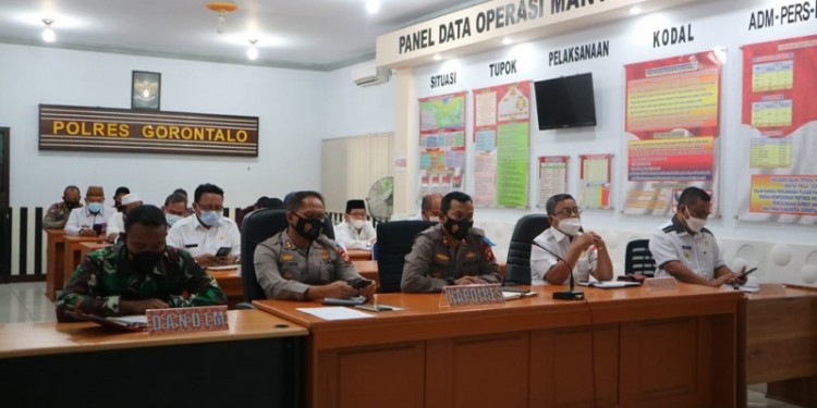 Rapat Koordinasi Pemkab Gorut bersama Polres Gorontalo, dan Polres Gorut yang dipimpin Kapolri melalui virtual meeting, Rabu (21/4/2021)