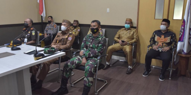 Bupati Pohuwato bersama Forkompinda saat mengikuti Rakor Virtual Kemendagri, Rabu (14/4/2021).