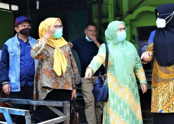 Ketua Komisi B DPRD Kota Gorontalo, Leny Ontalu bersama Anggota melalukan reses di Kecamatan Sipatana, Kota Utara dan Kota Tengah, Ahad (11/4/2021). (istimewa).