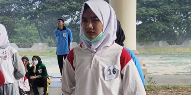 Shevia Puspita Sari (putih nomor 16) saat mengikuti proses seleksi paskibraka di tingkat kabupaten Pohuwato.