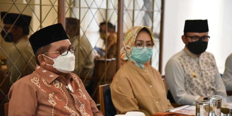 Wali Kota Gorontalo, Marten Taha, Wali Kota Tanggerang, Airin Rachmi Diany, serta Wali Kota Bogor, Bima Arya, Senin (19/4/2021). (foto/Diskominfo).