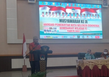 Wali Kota Tidore, Ali Ibrahim, memberi sambutan sebagai Ketua APEKSI periode 2021-2026. (ramlan/gopos)