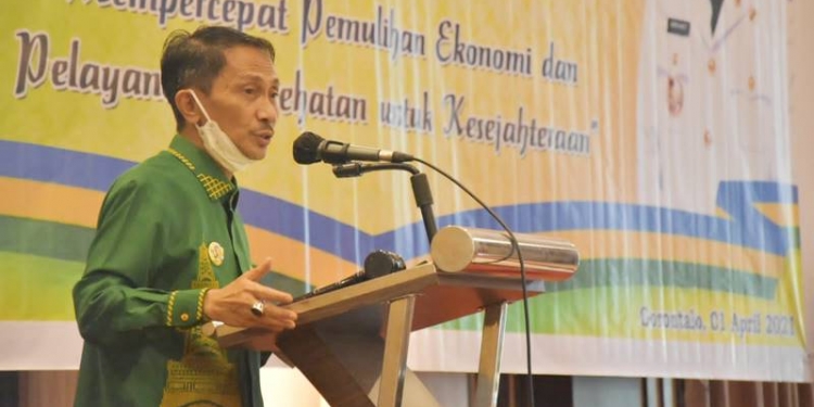 PEN - Bupati Gorontalo Nelson Pomalingo memberikan arahan dalam rapat pembahasan Rencana Kerja Pemerintah Daerah (RKPD) yang berlangsung di Hotel Aston Kota Gorontalo, Kamis (1/4/2021). (Humas Kominfo Kabupaten Gorontalo)