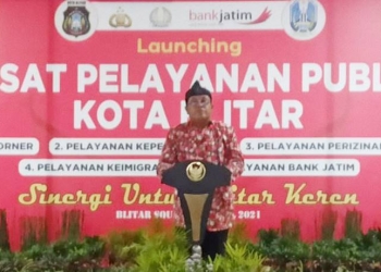 Wali Kota Blitar Santoso menyampaikan sambutan saat launching program pelayanan publik. (foto : istimewa)