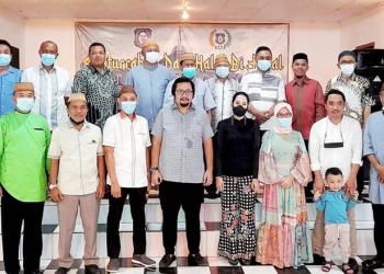HALABIHALAL - Anggota DPRD Provinsi Gorontalo berpose saat pelaksanaan halalbihalal, Ahad (11/4/2021) (muhajir/gopos)