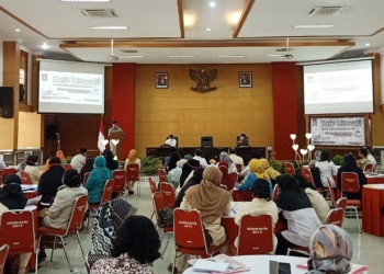 LITERASI - Dinas Perpustakaan dan Kearsipan Kota Blitar menggelar Kafe (kangen fokus ngobrol) literasi di Balai Kusumowicitro, Rabu (21/4/2021). (mt/gopos)