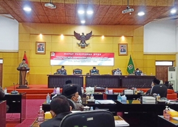 Rapat Paripurna DPRD Kota Blitar dengan Agenda Penetapan Nota Kesepakatan Ranwal RPJMD Tahun 2021-2026. (foto: ma'ruf/gopos)