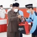 Wali Kota Blitar, Santoso memberikan bantuan nataru kepada guru ngaji. (foto : istimewa)