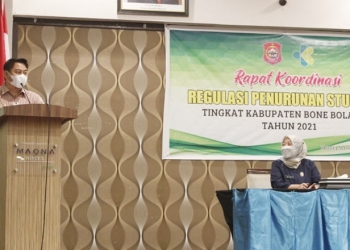 RAKOR - Bupati Kabupaten Bone Bolango, Hamim Pou, membuka rapat koordinasi regulasi penurunan stunting, Kamis (29/4/2021) di Hotel Maqna Kota Gorontalo. (foto: isrul/kominfo)