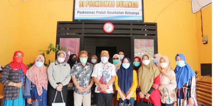Anggota Komisi IV DPRD Provinsi Gorontalo meninjau Puskesmas Bulango, Kecamatan Bulango utara, Kabupaten Bonebolango dalam kesiapan vaksinasi guru, Jumat (23/4/2021) (istimewa)