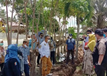 Peninjauan proyek Pamsimas di Desa Molanihu, Kecamatan Bongomeme oleh Anggota Komisi III Deprov Gorontalo, Jumat (9/4/2021) (istimewa)