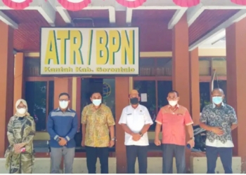 Komisi I DPRD Provinsi Gorontalo mendatangi kantor Badan Pertanahan Nasional (BPN) Kabupaten Gorontalo untuk memperoleh informasi terkait pembebasan lahan bagi kepentingan umum, Rabu (24/3/2021). (istimewa)