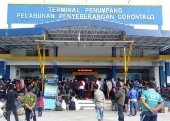 Mudik Lebih Awal, Pelabuhan Penyeberangan Gorontalo Dipadati Penumpang