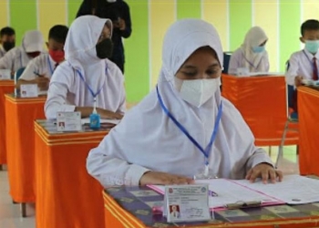 Para siswa di SDN 3 Bulango Utara, Bone Bolango, kembali melaksanakan pembelajaran tatap muka dengan protokol kesehatan. (indra/gopos)