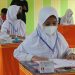 Para siswa di SDN 3 Bulango Utara, Bone Bolango, kembali melaksanakan pembelajaran tatap muka dengan protokol kesehatan. (indra/gopos)