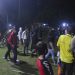 Petugas Kepolisian Polsek Telaga membubarkan kerumunan pengunjung dalam turnamen game online. (putra/gopos)