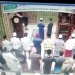 Cuplikan rekaman CCTV yang memperlihatkan aksi Deni Iriawan menepuk lalu kemudian menampar imam yang sedang memimpin salat subuh.(istimewa)