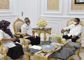 LOMBA BERCERITA - Wali Kota Gorontalo, Marten Taha saat menerima audiensi Dinas Kearsipan dan Perpustakaan di Rudis Wali Kota Gorontalo, Rabu (19/5/2021)