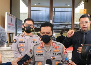 Kepala Divisi Humas Polri Irjen Pol Argo Yuwono usai penandatanganan surat keputusan bersama tentang penegakan hukum Karhutla di Mabes Polri, Jakarta, Kamis (6/5). (foto.istimewa)