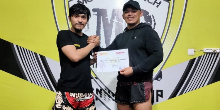 Coach Mohammad Eko Baladraf (kiri) bersama Master Trainer Muaythai Indonesia sekaligus Coach, Roni Jaa (kanan). (Putra/Gopos).