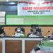 Bupati Gorontalo Nelson Pomalingo berserta jajaran saat melaksanakan Rapat Forum Komunikasi Pimpinan Daerah (Forkopinda) Kabupaten Gorontalo. (Putra Gopos)