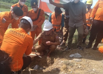 Bupati Pohuwato, Saipul Mbuinga, melakukan peletakan batu pertama pembangunan Pos SAR Basarnas di Pohuwato.