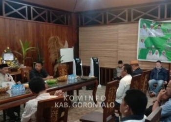 Rapat Panitia & Steering Committe Silatnas III Warga Gorontalo dipimpin oleh Ketua Dewan Penasehat The Presnas Centre, Nelson Pomalingo di dampingi ketua Panitia sekaligus Ketua PRESNAS Azan Piola. (Humas Kominfo Kabupaten Gorontalo).