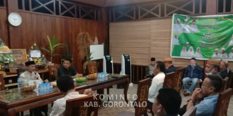 Rapat Panitia & Steering Committe Silatnas III Warga Gorontalo dipimpin oleh Ketua Dewan Penasehat The Presnas Centre, Nelson Pomalingo di dampingi ketua Panitia sekaligus Ketua PRESNAS Azan Piola. (Humas Kominfo Kabupaten Gorontalo).