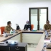 Wakil Bupati Bone Bolango Merlan S.Uloli, didampingi Kepala Badan Keuangan dan Pendapatan Daerah, serta Kepala Dinas Pariwisata dan Ekonomi Kreatif Bone Bolango, saat memimpin rapat bersama Pemerintah Kecamatan Kabila Bone, Pengelola Objek Wisata serta Tokoh Masyarakat Kabila Bone tentang pemberlakuan retribusi masuk objek wisata. (Foto: Istimewa)