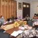 UMKM - Wali Kota Gorontalo, Marten Taha bersama Tim Pelaksana Digitalisasi UMKM di Ruang Kerja Wali Kota Gorontalo, Jum'at (21/5/2021). Foto (Diskominfo Kota Gorontalo)