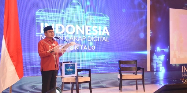TRANSFORMASI DIGITAL - Wali Kota Gorontalo, Marten Taha memberikan sambutan dalam kegiatan Kelas Cakap Digital Content Writing: Seni Marketing Melalui Tulisan, Kamis (20/5/2021) di Ball Room Hotel Maqna, Kota Gorontalo.  (dok. Pemkot)
