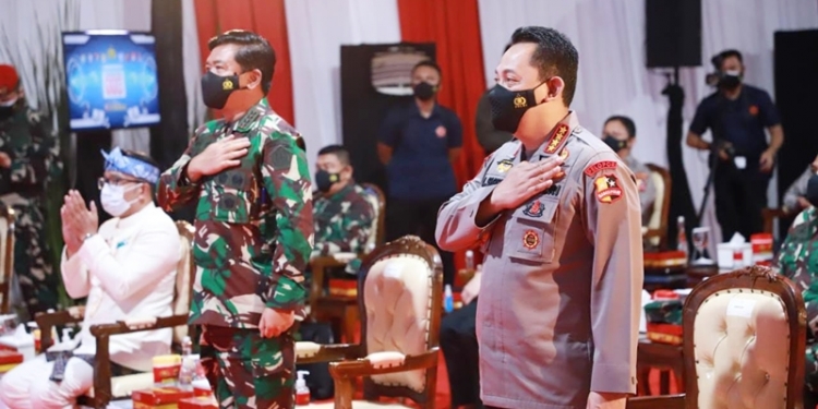 HOTLINE 110 - Kapolri Jenderal Listyo Sigit Prabowo didampingi Panglima TNI Marsekal Hadi Tjahjanto meluncurkan hotline 110 untuk merespon cepat aduan masyarakat, Kamis (20/5/2021) (istimewa)