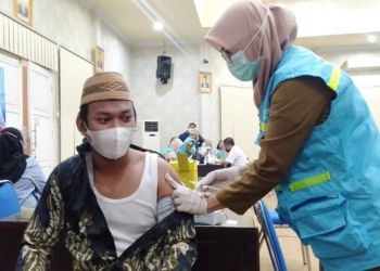 Penyuntikan Vaksin