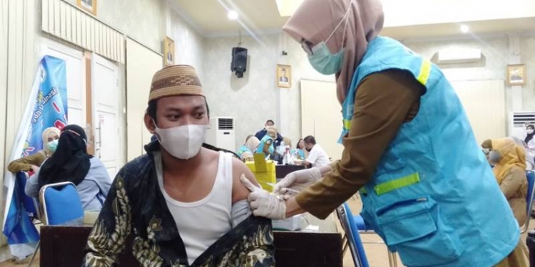 Penyuntikan Vaksin