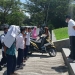 Bupati Bone Bolango Hamim Pou, saat menemukan beberapa siswa Sekolah Dasar, dan Sekolah Menengah Pertama yang tidak memakai masker saat pulang sekolah. (Foto Istimewa)