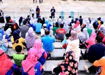 Bupati Hamim Pou didampingi Kepala Dinas Pendidikan Marni Nisabu, saat berbicara didepan Kepala Sekolah se Kabupaten Bone Bolango, tentang pembukaan pembelajaran tatap muka yang akan dimulai kembali. (Foto istimewa)
