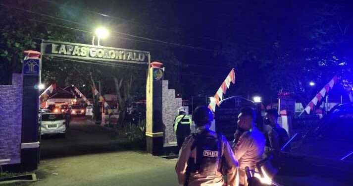 Personel gabungan Kepolisian Resor (Polres) Gorontalo Kota, dan Dit Samapta, Kepolisian Daerah (Polda) Gorontalo. (Foto: Humas Polda /Irham)