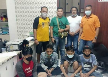Sejumlah preman pelaku pengeroyokan yang berhasil diringkus aparat kepolisian Polresta Sidoarjo. (Foto: istimewa)