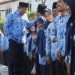 Bupati Bone Bolango Hamim pou saat bersama para ASN. Foto humas
