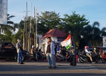 Suasana pengalangan dana di simpang lima kota gorontalo. foto istimewa