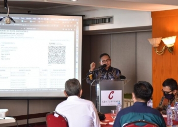 PAD - Wali Kota Gorontalo, Marten Taha saat menyampaikan sambutannya di depan PT Buana Media Teknologi. Rabu (9/6/2021). Foto (Diskominfo Kota Gorontalo)