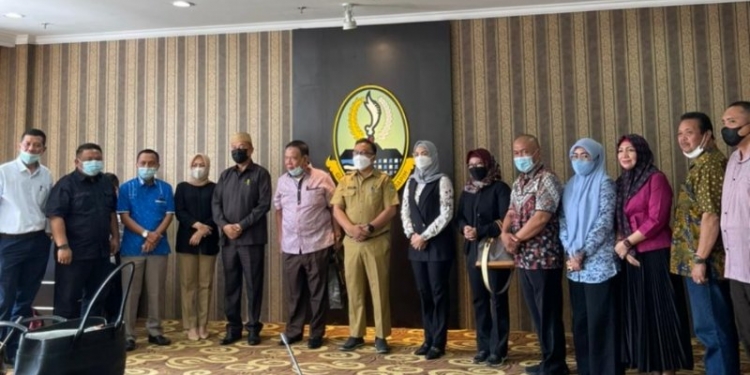 PENGELOLAAN BMD - Pansus Pengelolaan Barang Milik Daerah DPRD Provinsi Gorontalo, melakukan kunjungan kerja ke DPRD Provinsi Jawa Barat dan Badan Pengelolaan Keuangan dan Aset Daerah Provinsi Jawa Barat. Foto Istimewa