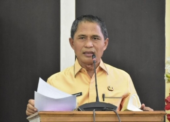 SKM - Sekretaris Daerah Kota Gorontalo, Ismail Madjid pada kegiatan desiminasi kebijakan pelayanan publik dan bimbingan teknis (bimtek) penyusunan indeks kepuasan masyarakat, Kamis (10/6/2021). Foto (Diskominfo Kota Gorontalo)