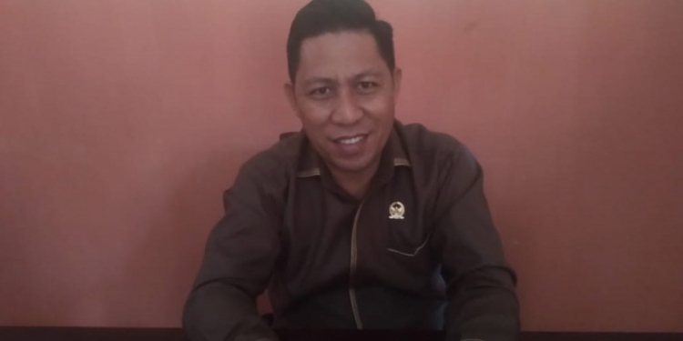 Anggota Legislatif (Aleg) DPRD Pohuwato, Al-Amin Uduala, saat diwawancarai gopos.id, Senin (7/6/2021). (foto/ramlan/gopos).